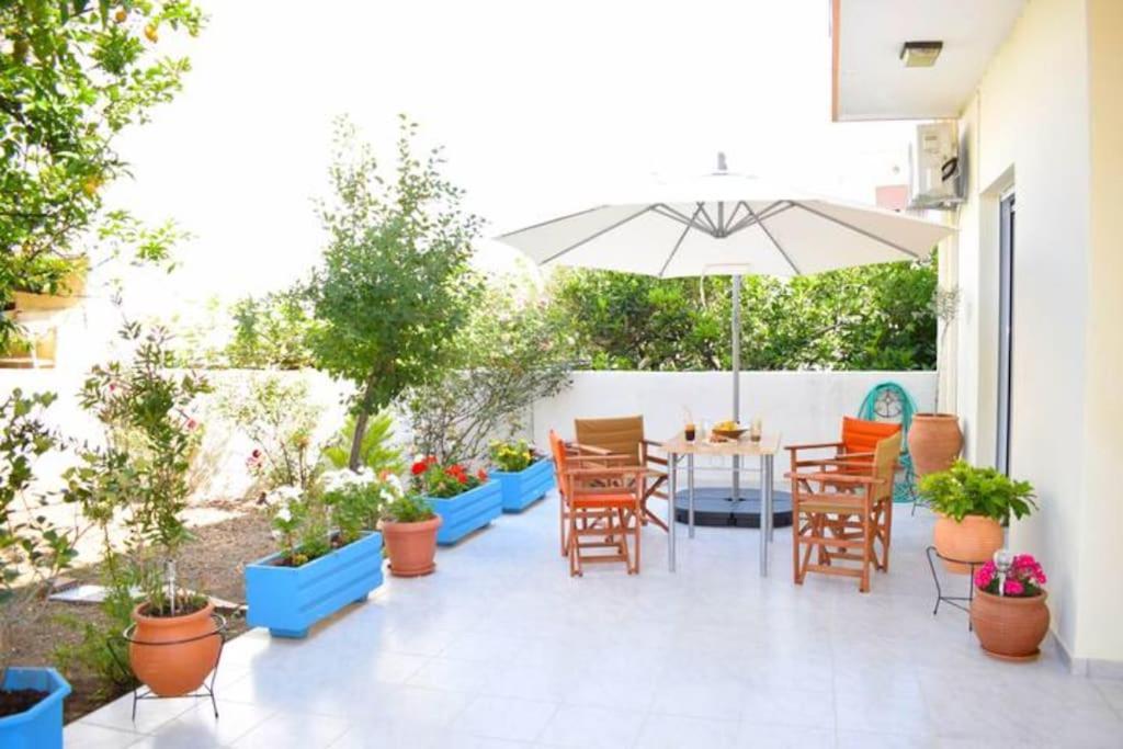 Marble Cool 2-Bedroom Down Town Yard House Kíssamos Extérieur photo