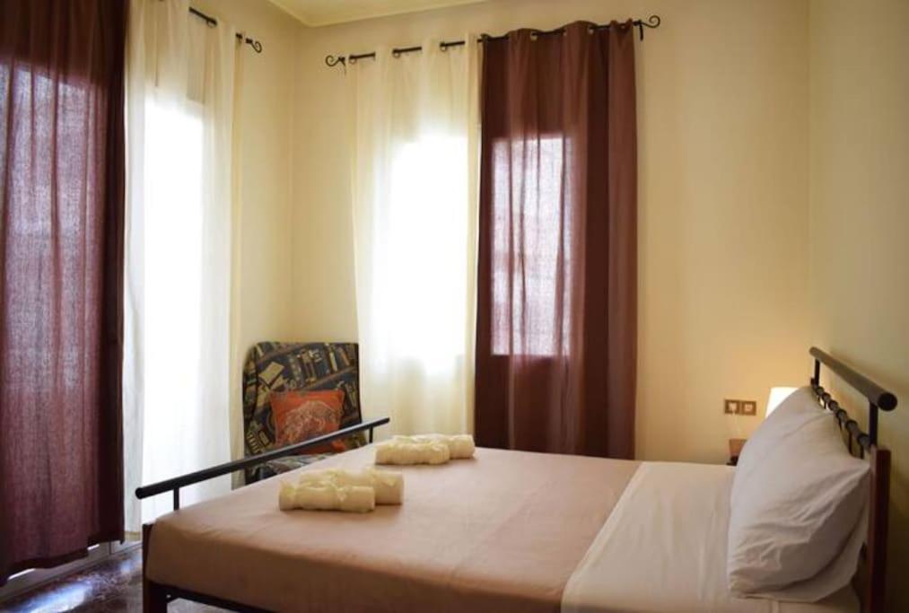 Marble Cool 2-Bedroom Down Town Yard House Kíssamos Extérieur photo