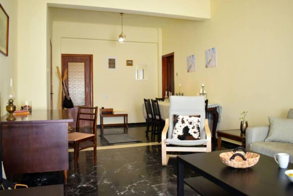 Marble Cool 2-Bedroom Down Town Yard House Kíssamos Extérieur photo